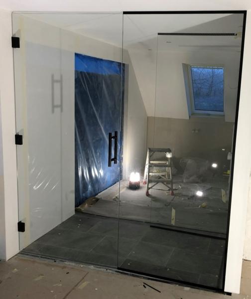 Bath brusedør med fast side - Matsort Bath brusedør med fast side - Matsort