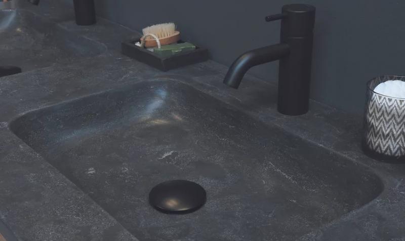 Sanibell Basicline m&oslash;bels&aelig;t 100 m/integrerede greb og stenvask - Whiskey eg