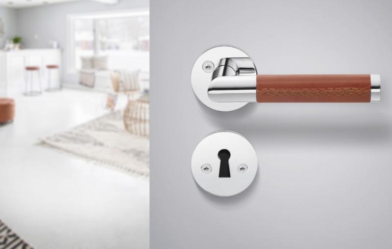 Beslagsboden indend&oslash;rs d&oslash;rgreb inkl n&oslash;gleskilt - Krom/brun l&aelig;der