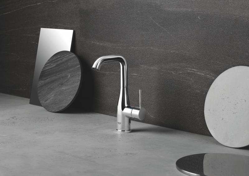 Grohe Essence New L h&aring;ndvaskarmatur m/bundventil og svingtud - B&oslash;rstet hard graphite