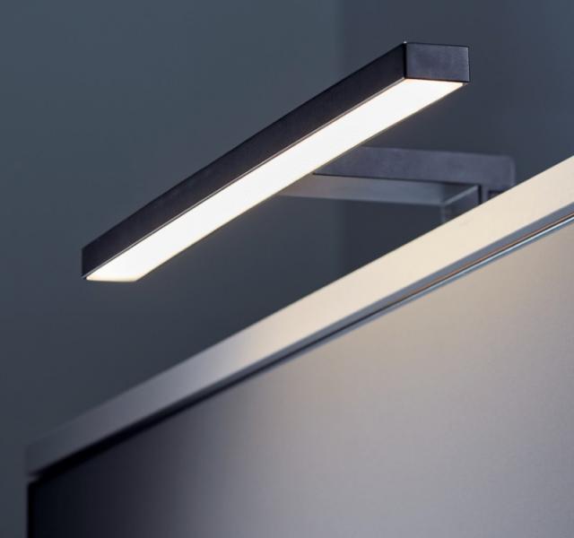 Cass&oslash;e Lungo spejllampe - V&aelig;g eller spejlmontage - Krom